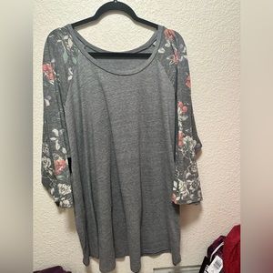 Torrid raglan tee size 6
